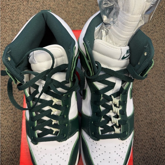 Nike Dunk High SP Spartan Green and White Sneakers - Picture 3 of 7